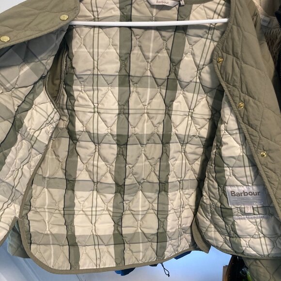 LIKE NEW Barbour womens quilted jacket - Picture 2 of 4